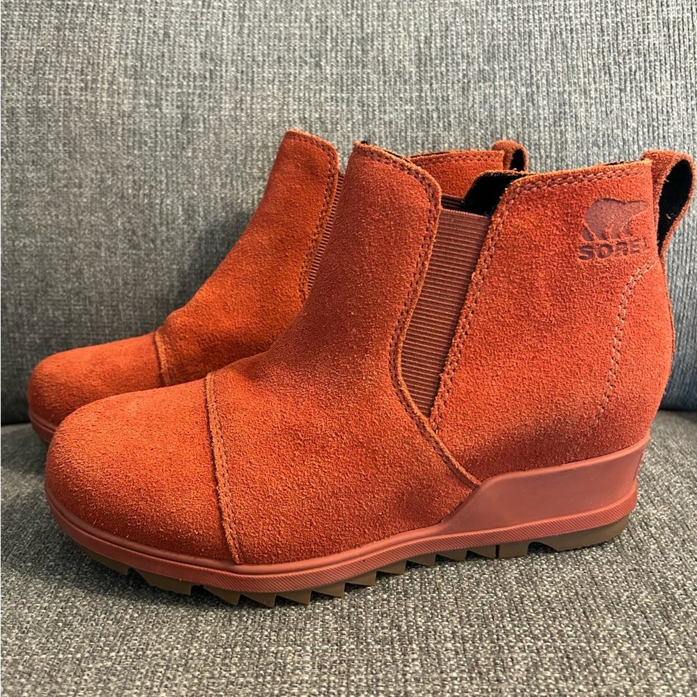Sorel Evie pull on suede pull on ankle-bootie size 6